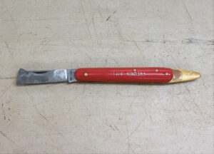 A quality grafting knife with bark peeler, wedge and single bevel