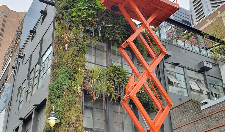 Scissor lift in action maintaining a city green wall (Image: Fytogreen)
