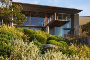 The house has been designed to take advantage of the ocean outlook, so all new planting ensured that it would not obscure the views