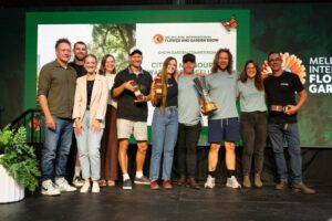 Carl Heyne (far left), Rob Cooper (far right) and the ‘ǝ’skāp’ team receiving the Best in Show award (Image: MIFGS)