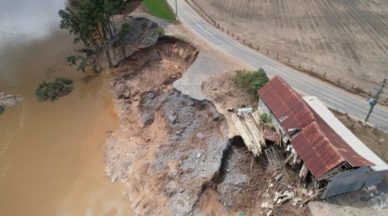 Riverbank destruction after flooding on the Hawkesbury River