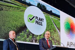 Jack Goossens (right) fields questions from the audience to Matt Dolan (left) about New Zealand’s Plant Pass biosecurity scheme (Image: Ludovic Vilbert, Inwardout Studio)