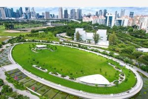 The Keppel Marina Desalination Plant hosts a beautiful 20,000 m2 green roof open for the use by the public (Image: Michael Casey, Evergreen Infrastructure)