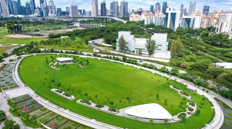 The Keppel Marina Desalination Plant hosts a beautiful 20,000 m2 green roof open for the use by the public (Image: Michael Casey, Evergreen Infrastructure)