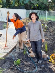 A long day on site and still laughing; teamwork and shared experience are part of working smarter (Image: Patrick Regnault)